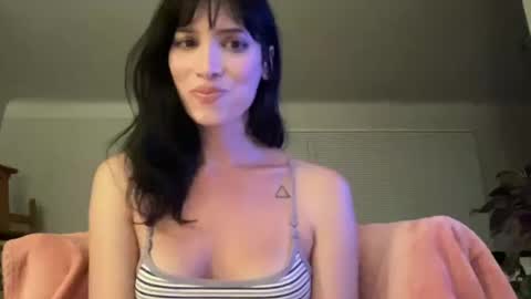 Kiki Hart online show from October 12, 2025, 2:21 am