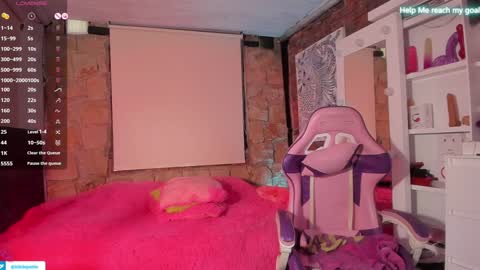 kiki online show from December 5, 2024, 8:55 pm