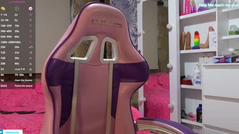 kiki online show from February 26, 2025, 8:33 pm