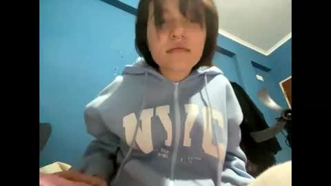 kikilove15 online show from April 27, 2026, 3:37 am