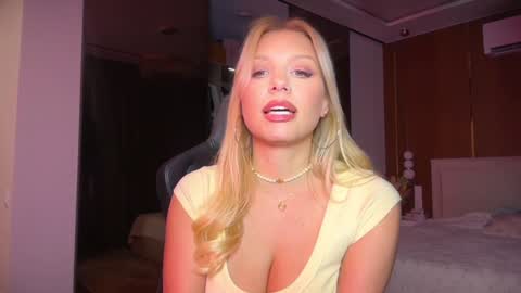 Killer Tits online show from December 1, 2025, 7:41 pm