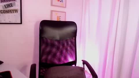 Snapshot of kim_burton_1 chatting on June 5, 2026, 2:23 pm Kimberly online show from June 5, 2026, 2:23 pm