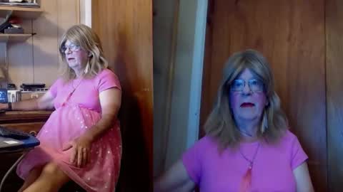kim crossdresser     no nude room and clean chat only. online show from September 10, 2025, 2:17 pm