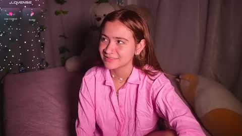 Snapshot of kim_dolls1823 chatting on January 21, 2025, 6:00 am ISABELLA 3 online show from January 21, 2025, 6:00 am