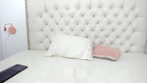 kim_eli online show from December 22, 2024, 7:21 pm