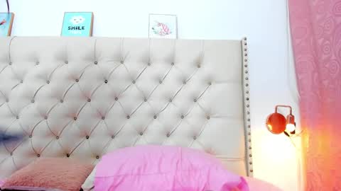 kim_eli online show from December 31, 2024, 8:04 am