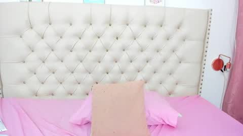 kim_eli online show from January 19, 2025, 1:43 am