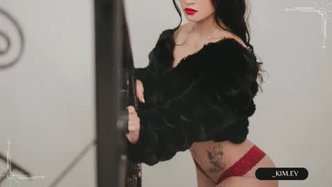 Snapshot of kim_ev chatting on January 15, 2025, 8:09 am Kim online show from January 15, 2025, 8:09 am