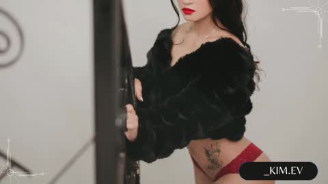 Snapshot of kim_ev chatting on January 16, 2025, 8:11 am Kim online show from January 16, 2025, 8:11 am