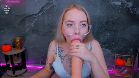 Snapshot of kim_girl_next_door chatting on December 6, 2024, 6:26 am KIM online show from December 6, 2024, 6:26 am