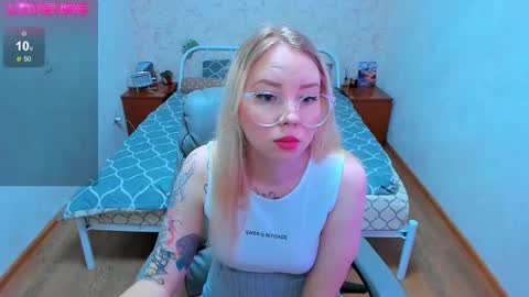 Snapshot of kim_girl_next_door chatting on November 8, 2025, 11:32 am KIM online show from November 8, 2025, 11:32 am