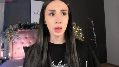 Snapshot of kim_oberlin chatting on December 21, 2025, 6:53 am Kim Oberlin online show from December 21, 2025, 6:53 am