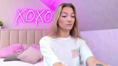 kimberlly_smith online show from October 8, 2025, 1:03 am