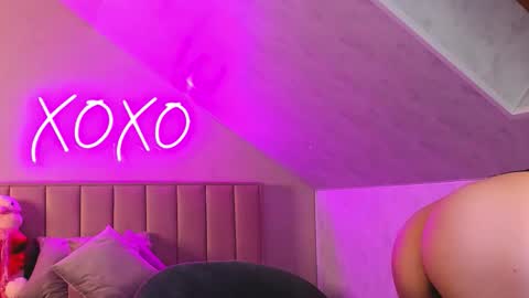kimberlly_smith online show from November 15, 2025, 11:54 pm