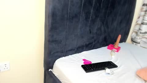 kimberly_blaze online show from February 4, 2026, 8:20 am