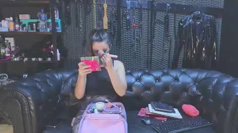 Snapshot of kimberly_swan_ chatting on January 21, 2025, 10:08 pm KIMBERLY SWAN online show from January 21, 2025, 10:08 pm
