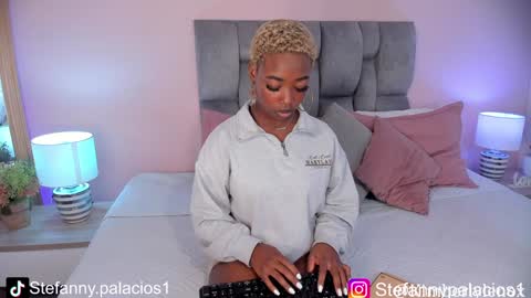 Snapshot of kimberlylenox chatting on December 2, 2024, 10:23 pm Queen Kim online show from December 2, 2024, 10:23 pm