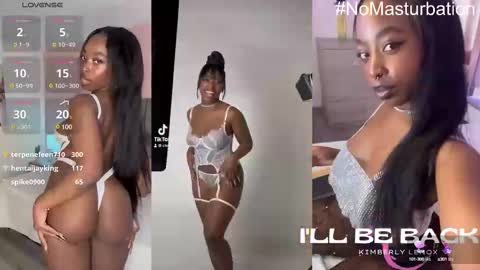 Snapshot of kimberlylenox chatting on February 22, 2025, 12:16 am Queen Kim online show from February 22, 2025, 12:16 am