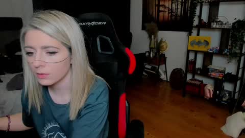 Wolfs Girl online show from February 28, 2026, 8:10 pm