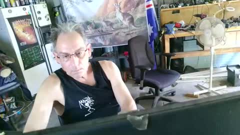 kimintheshed online show from April 19, 2026, 4:34 am