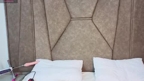 kimm_jones online show from November 21, 2025, 9:57 pm