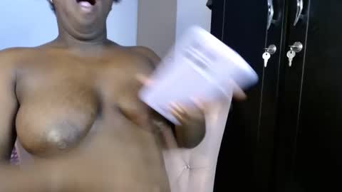 kimmy94192 online show from December 6, 2024, 7:10 am