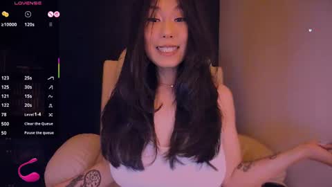 Snapshot of kimmy_chi chatting on July 6, 2026, 6:32 pm Lo online show from July 6, 2026, 6:32 pm
