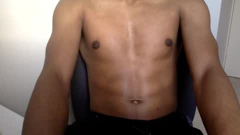 Snapshot of kinda_horny_right_now chatting on January 1, 2025, 8:26 pm Isaac online show from January 1, 2025, 8:26 pm