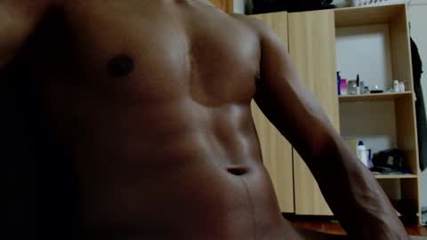 Snapshot of kinda_horny_right_now chatting on October 5, 2025, 1:31 pm Isaac online show from October 5, 2025, 1:31 pm