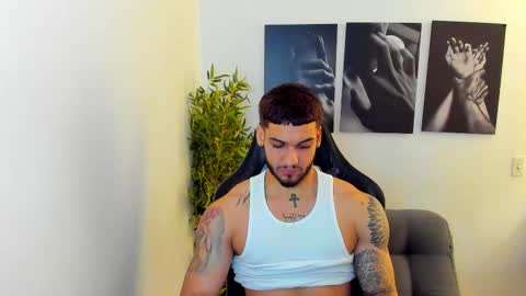 Snapshot of king_of_kings__ chatting on February 21, 2025, 3:23 am king_of_kings__ online show from February 21, 2025, 3:23 am