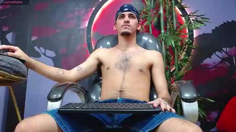 king voy online show from November 23, 2025, 8:30 pm