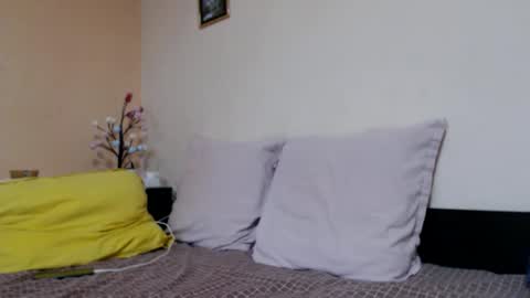 Snapshot of kingandprincess chatting on September 11, 2025, 3:01 pm sexysexyhotwetpinkredpussy online show from September 11, 2025, 3:01 pm