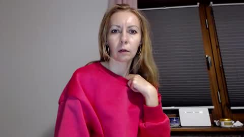 Snapshot of kingandprincess chatting on September 16, 2025, 7:37 pm sexysexyhotwetpinkredpussy online show from September 16, 2025, 7:37 pm