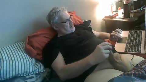 kingtongue10 online show from January 14, 2025, 1:49 pm