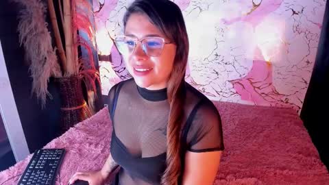 Snapshot of kinky_esmerald chatting on March 2, 2026, 11:06 am online show from March 2, 2026, 11:06 am