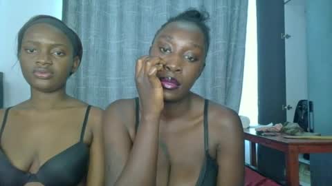 Snapshot of kinky_leila chatting on June 23, 2026, 6:22 am kinky_leila online show from June 23, 2026, 6:22 am