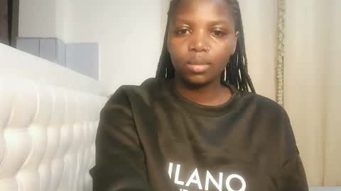 Lola online show from April 2, 2026, 11:24 pm