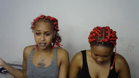 Snapshot of kinky_secrett chatting on September 17, 2025, 1:24 pm Cupshee and cushey online show from September 17, 2025, 1:24 pm