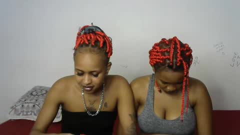 Snapshot of kinky_secrett chatting on September 22, 2025, 6:54 pm Cupshee and cushey online show from September 22, 2025, 6:54 pm