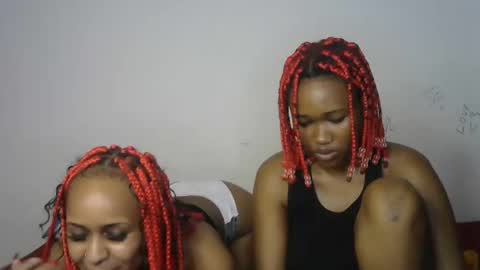 Snapshot of kinky_secrett chatting on September 24, 2025, 4:32 pm Cupshee and cushey online show from September 24, 2025, 4:32 pm