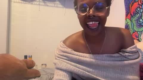 Snapshot of kinkycoupleinteracial chatting on June 28, 2026, 12:27 am interracialfacial online show from June 28, 2026, 12:27 am