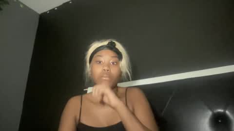 Snapshot of kinkykittee chatting on February 12, 2025, 10:24 am Bunniii online show from February 12, 2025, 10:24 am