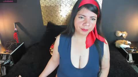 Snapshot of kinkyy_mom chatting on September 12, 2025, 3:01 pm kinkyy_mom online show from September 12, 2025, 3:01 pm