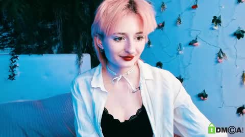 Snapshot of kira__cutie chatting on April 24, 2026, 8:55 pm Kira online show from April 24, 2026, 8:55 pm