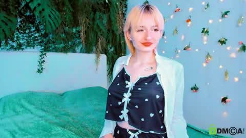 Snapshot of kira__cutie chatting on May 3, 2026, 9:10 pm Kira online show from May 3, 2026, 9:10 pm