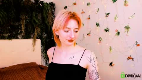 Snapshot of kira__cutie chatting on May 16, 2026, 12:29 am Kira online show from May 16, 2026, 12:29 am