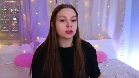 Kira Briis online show from April 26, 2026, 5:32 pm