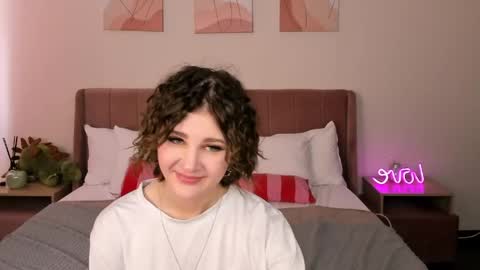 Snapshot of kira_fluffy chatting on May 18, 2026, 8:42 am Kira online show from May 18, 2026, 8:42 am