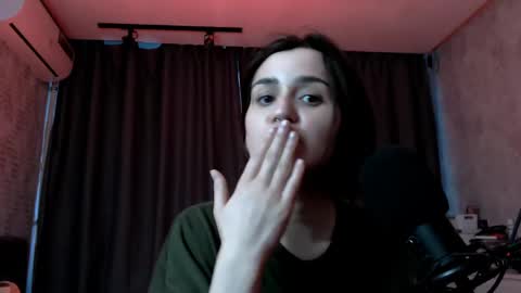 Snapshot of kira_yammy chatting on May 16, 2026, 12:29 am Kira follow me online show from May 16, 2026, 12:29 am
