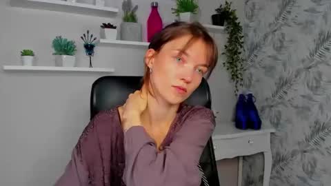 Snapshot of kirabliss28 chatting on June 2, 2026, 5:42 am KIRA online show from June 2, 2026, 5:42 am